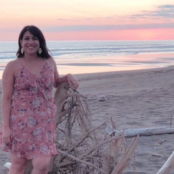 Meet your Posher, Jennifer - Picture 1 of 1